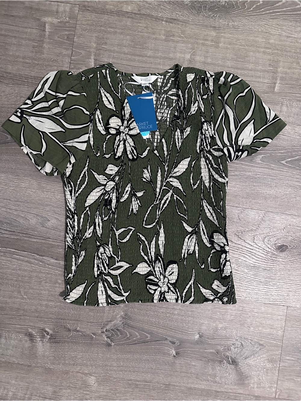 Market & Spruce Olive Green Floral Short Sleeve Top with White and Black Print